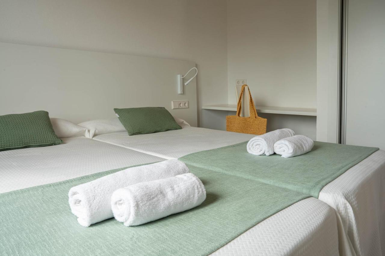 Sagitario Rymar Apartamentos Cala' en Bosch Bagian luar foto